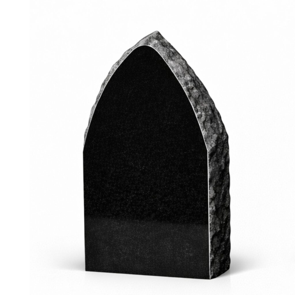 Purustatud hauakivi OKP15